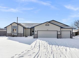 219 Wheatridge Dr, Newton, KS 67114