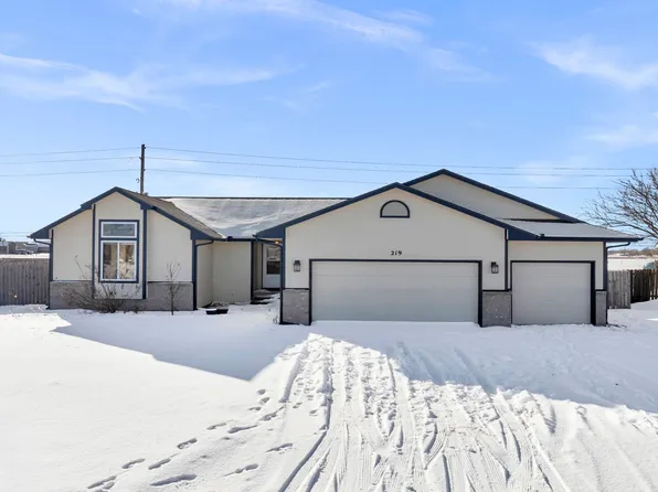 219 Wheatridge Dr, Newton, KS 67114
