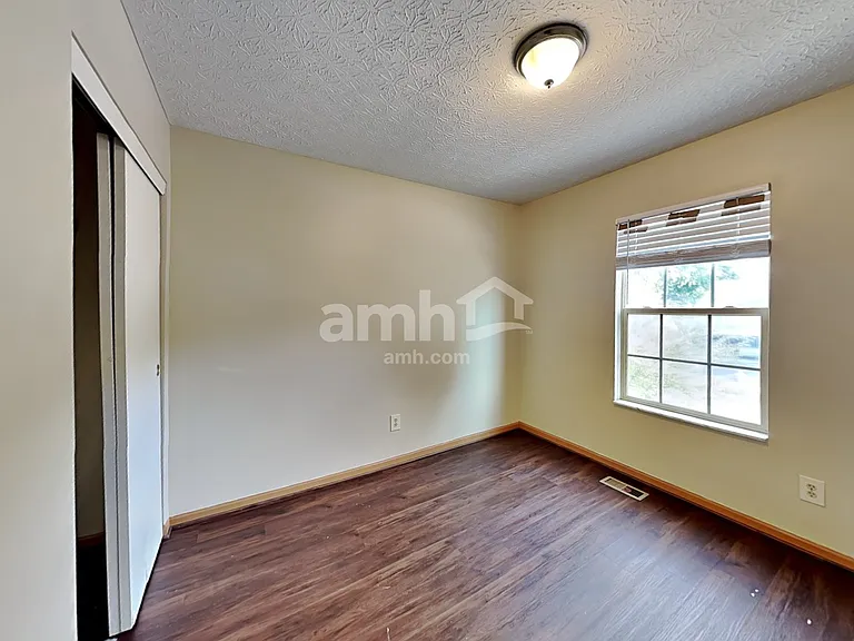 5448 Longworth Dr — Photo 16