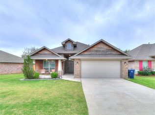 9936 SW 22nd St, Yukon, OK 73099