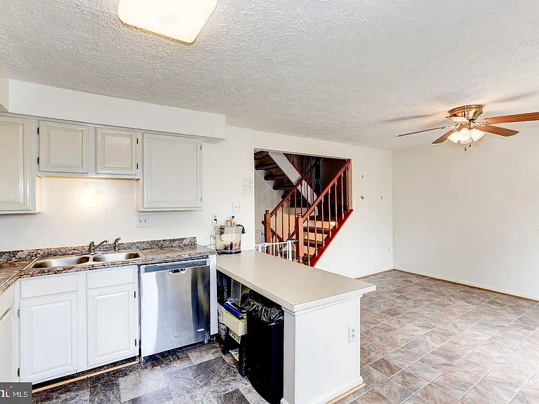 10117 Shelldrake Cir — Photo 8