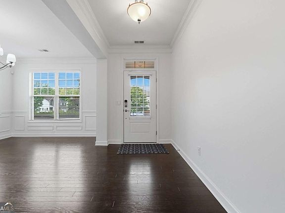 4th image of 4865 Alexandria Ave