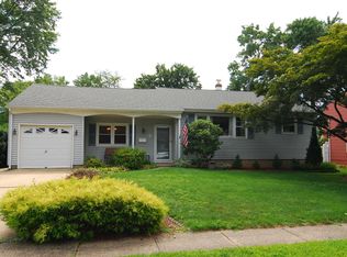 13 Lonanbe Dr, Middlesex, NJ 08846