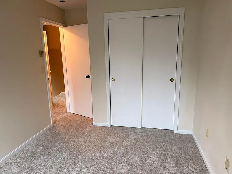 L4 Stonehedge Dr #L4 — Photo 15