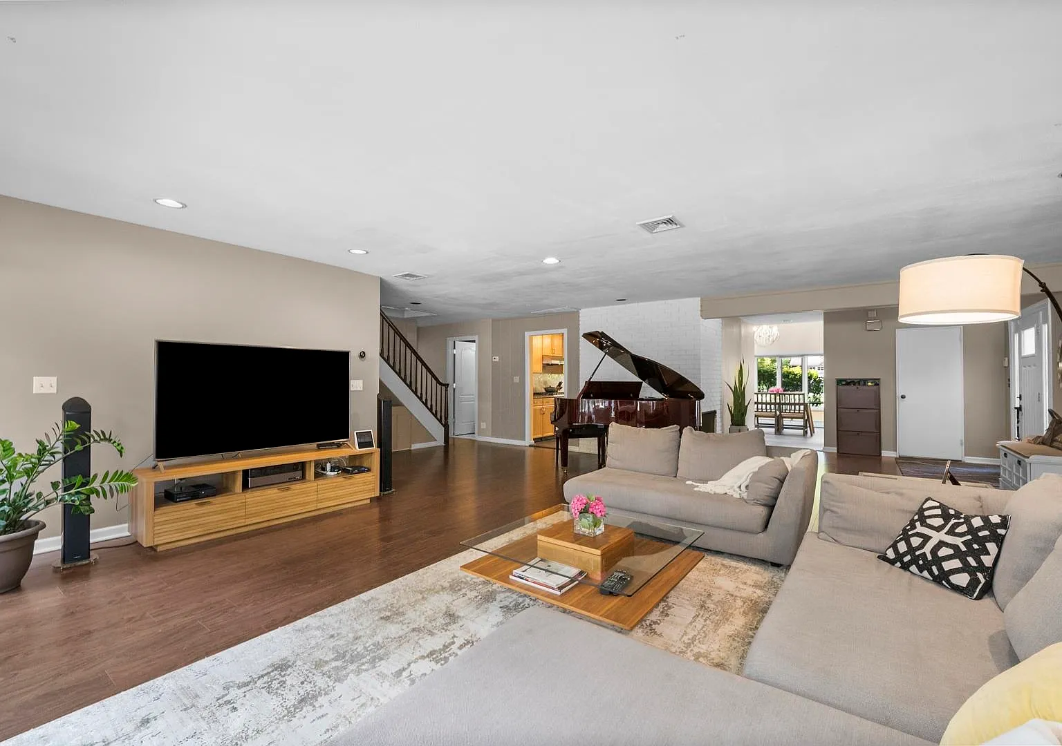 4 bed, 3.5 bath, 3498 sqft, $7,200 — Photo 4