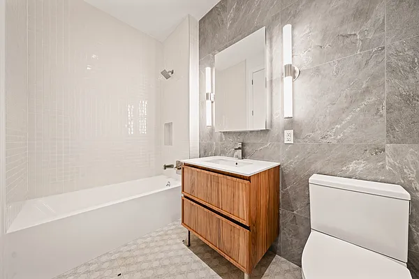 Bathroom, photo 1