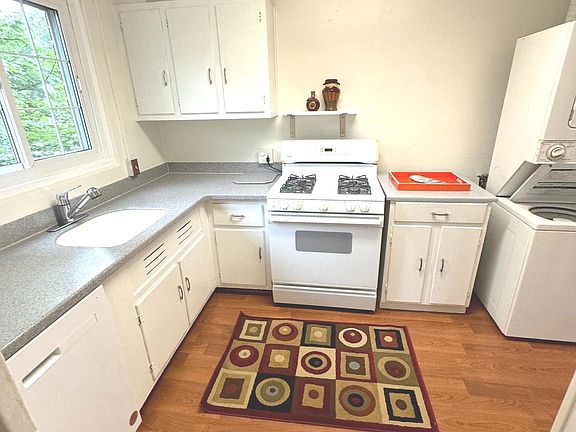 5th image of 1606 Mount Eagle Pl