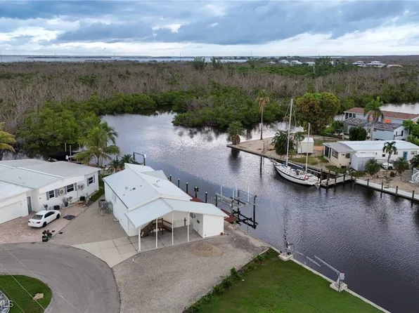 3952 Blueberry Ln, Saint James City, FL 33956