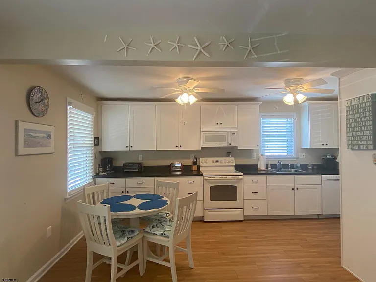 135 N Woodcrest Ave — Photo 3