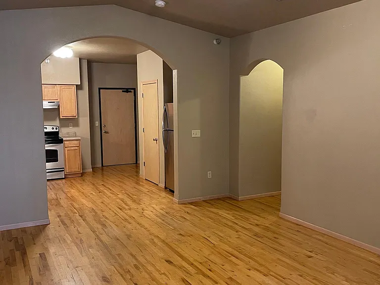 551 S Linn St #12 — Photo 6