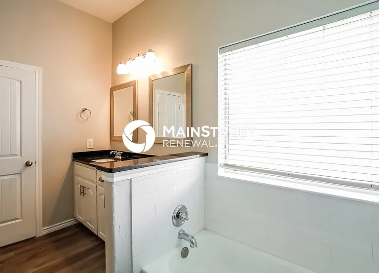 2124 NW 157th Ter — Photo 10