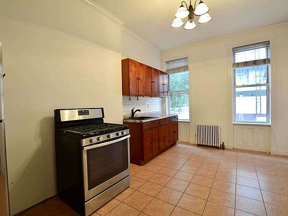 2nd image of 5-46 51st Ave #1L