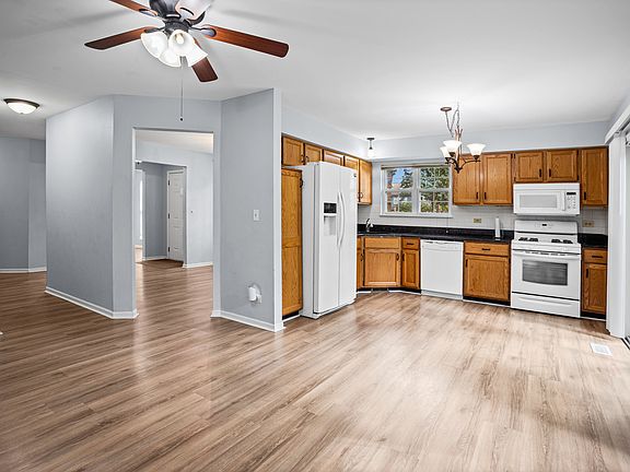 5th image of 689 Bent Ridge Ln