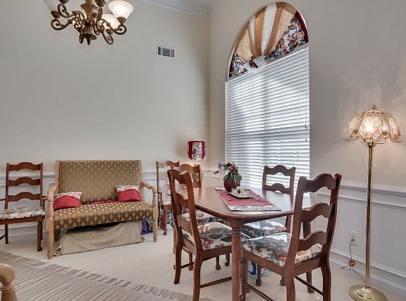 5th image of 5077 Sussex Dr