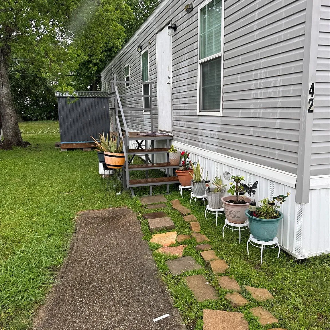 2 bed, 1.0 bath, 696 sqft, $1,300 — Photo 2