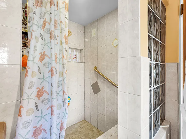 8 Calle Uno — Photo 23