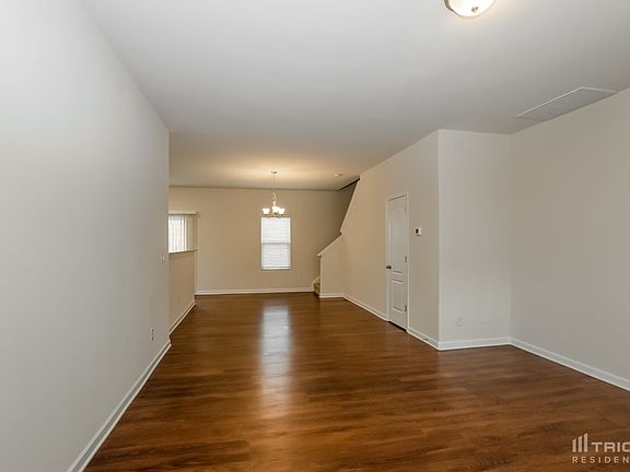 3rd image of 824 Joselynn Dr