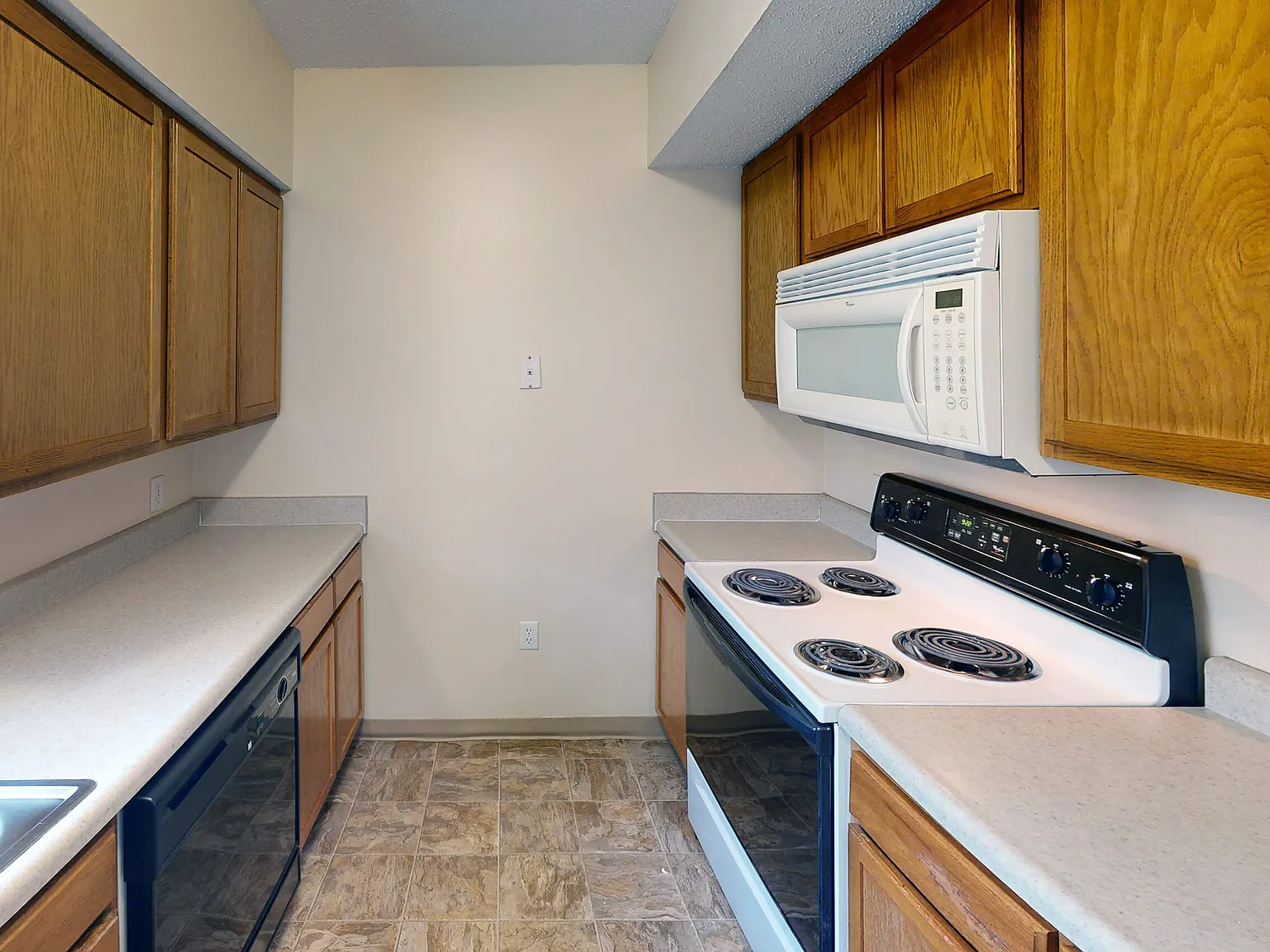 Ridgeport Apartments and Townhomes — Photo 2