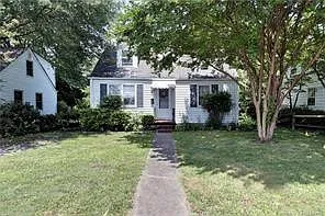 1107 Lafayette St — Photo 2