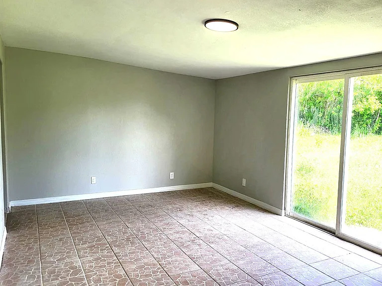 Big tiled family room or 3rd bedroom