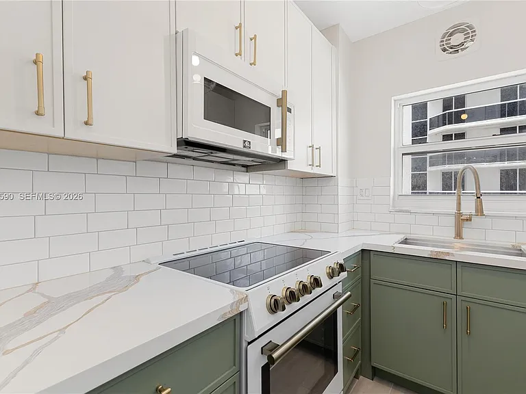 4747 Collins Ave #709 — Photo 1