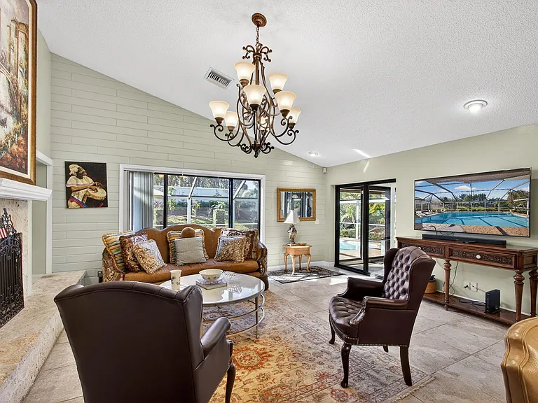 168 Thornton Dr — Photo 20