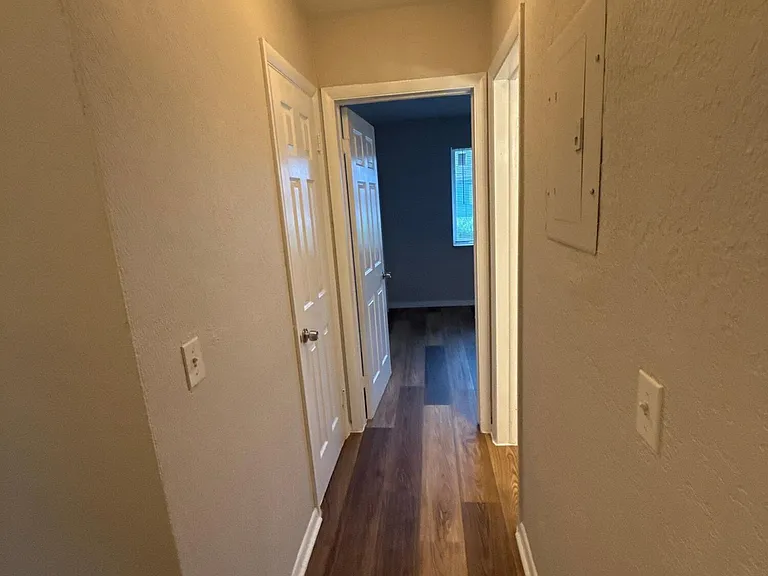 717 NE 10th Ave #6 — Photo 8