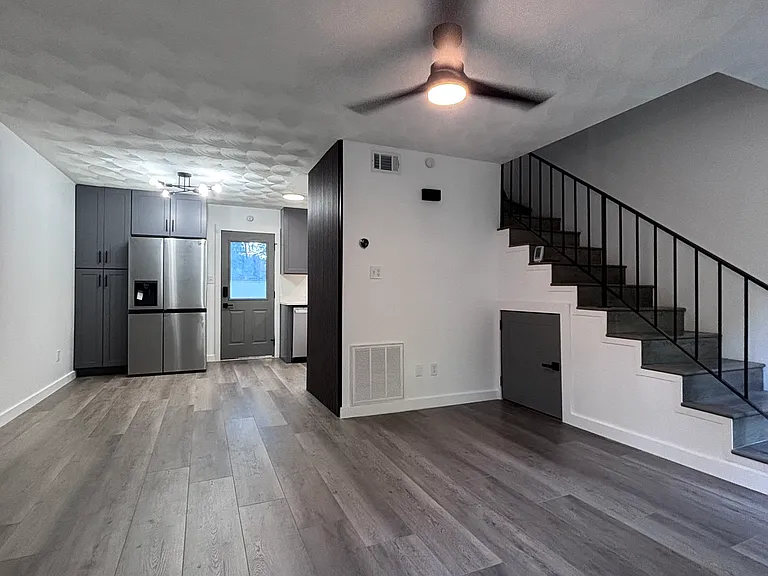 400 3rd Street Pl SW — Photo 3