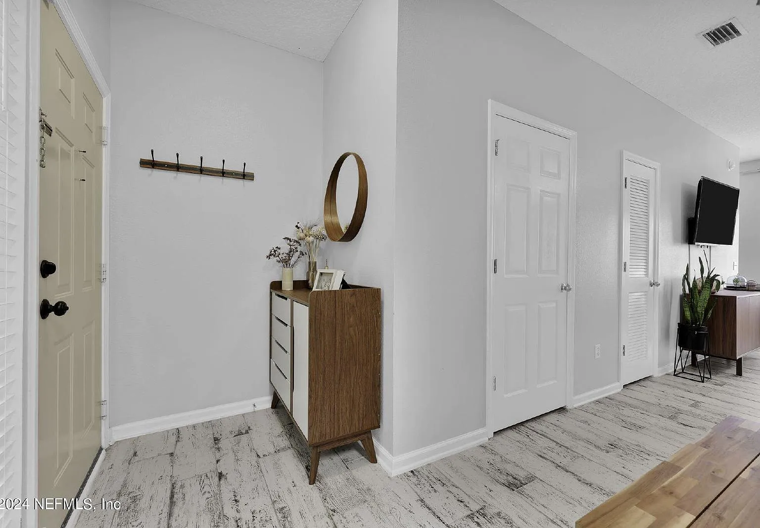 2 bed, 2.5 bath, 1105 sqft, $1,700 — Photo 3
