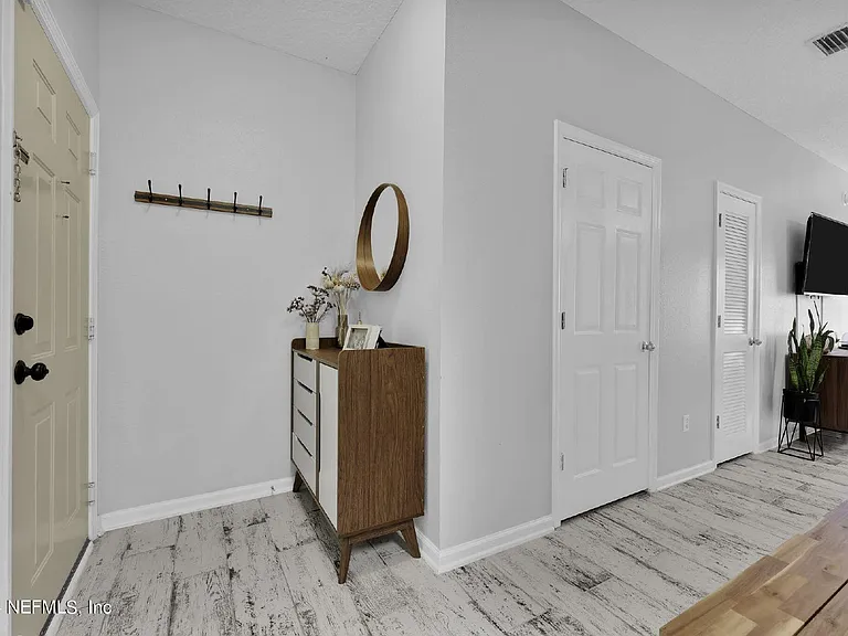 862 Southern Creek Dr — Photo 3