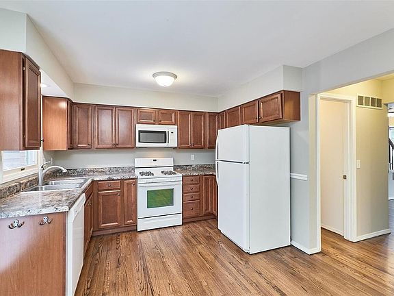 5th image of 1606 Yale Ave