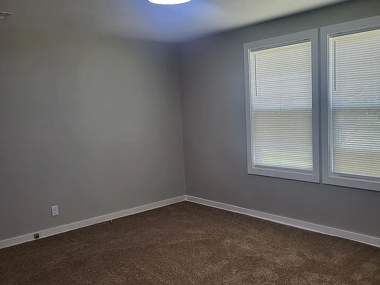 2431 Knox Dr — Photo 8