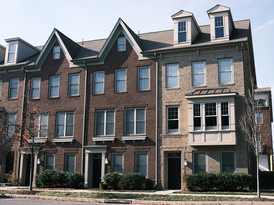 Rental space corner unit, first level, private entrance 136 Waltman Pl