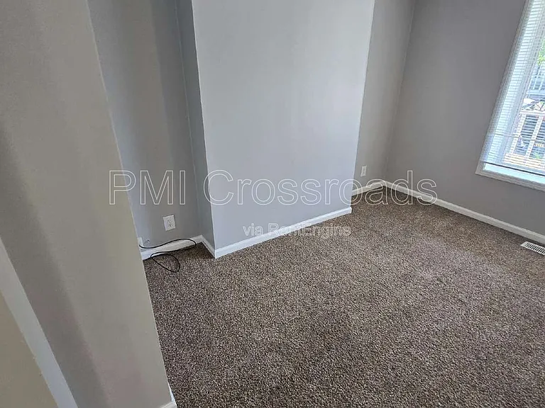 153 S Cypress Ave — Photo 31