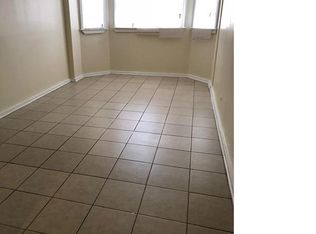 9006 S Escanaba Ave #B, Chicago, IL 60617