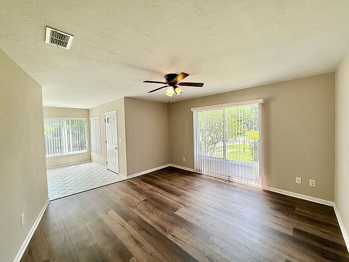 3 bed, 2.0 bath, 805 sqft, $1,675 — Photo 2