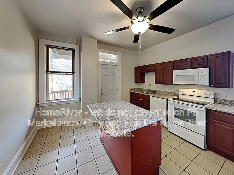 711 Hampshire Ave — Photo 2