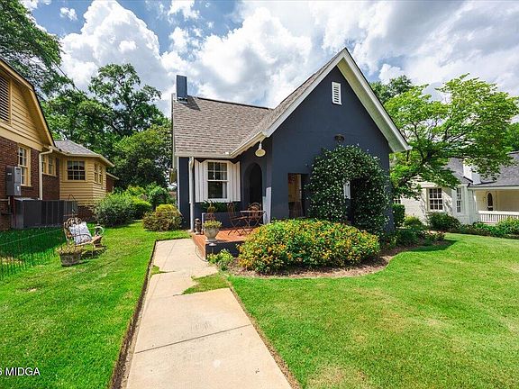 2nd image of 124 Desoto Pl