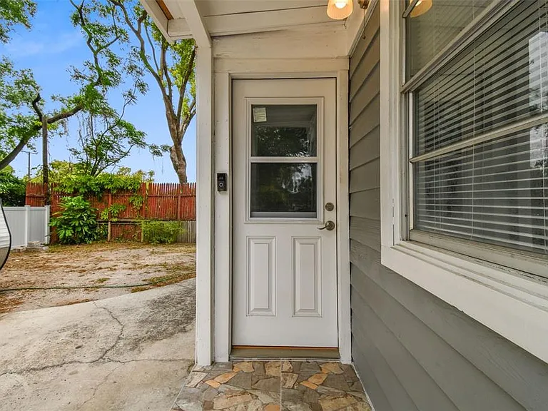 6810 N Navin Ave — Photo 72