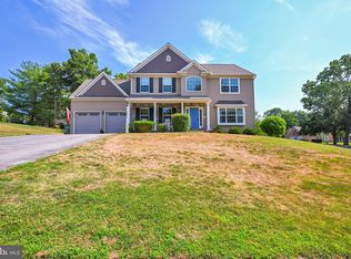 1301 Bee Jay Dr, York, PA 17404