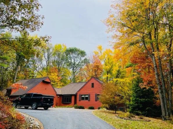 4534 Oakridge Dr, Oscoda, MI 48750