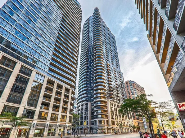 21 Carlton St, Toronto, ON