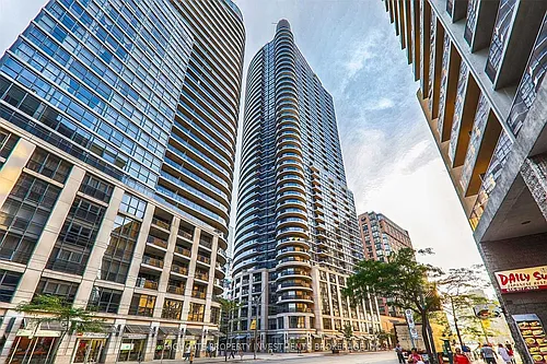 21 Carlton St Photo 1