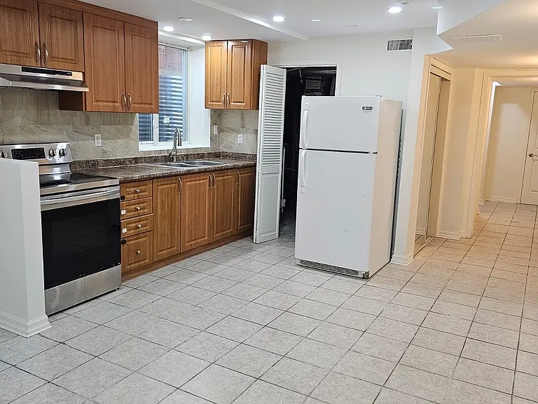 11 Chalkfarm Cres — Photo 2