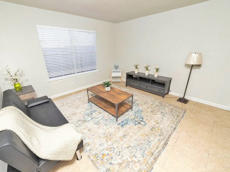 South Point Apartments — Photo 8