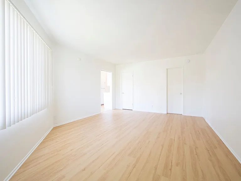 667-669 Levering Ave — Photo 44