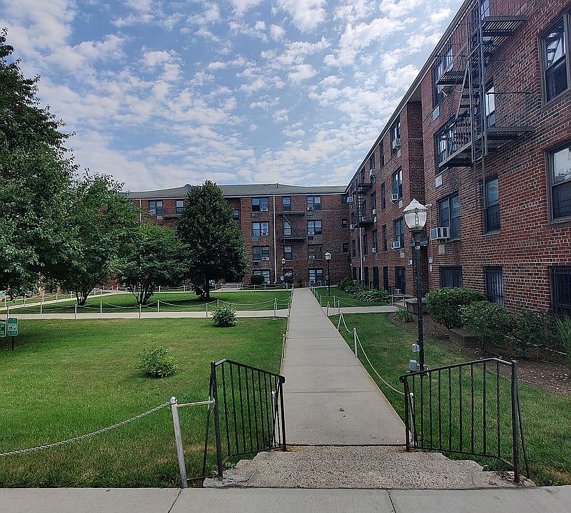 1st image of 1001 E 108th St