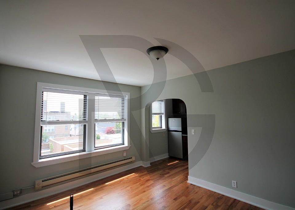 2nd image of 4546 N Damen Ave