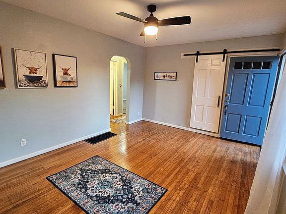 5th image of 3010 Woodbine Pl #3010