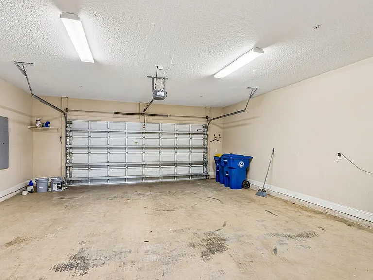 1850 Surf Side Dr — Photo 37